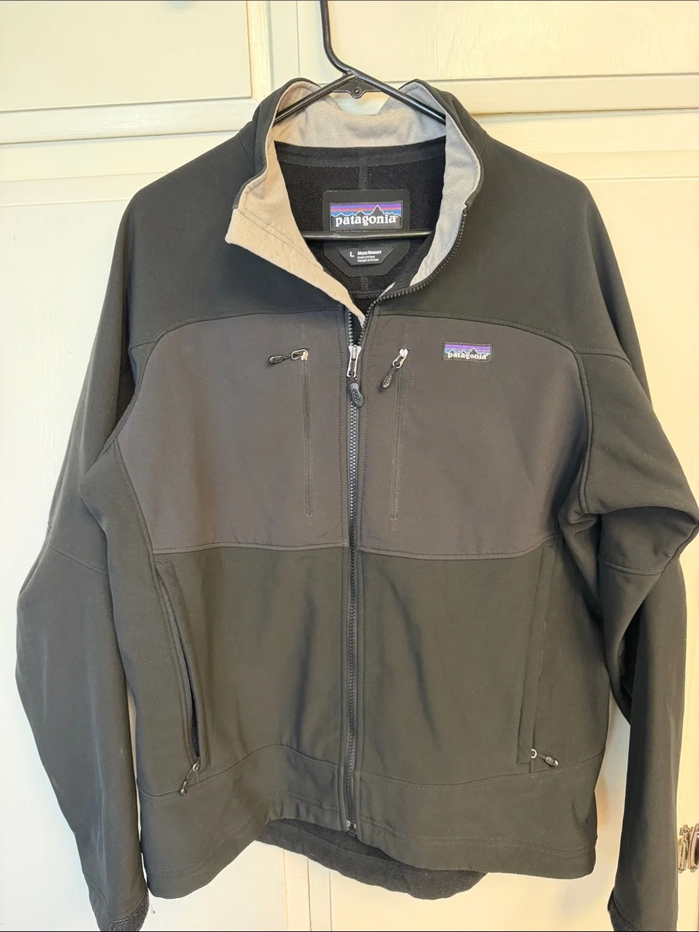 Patagonia Men's Two-Tone Black and Gray Softshell Jacket